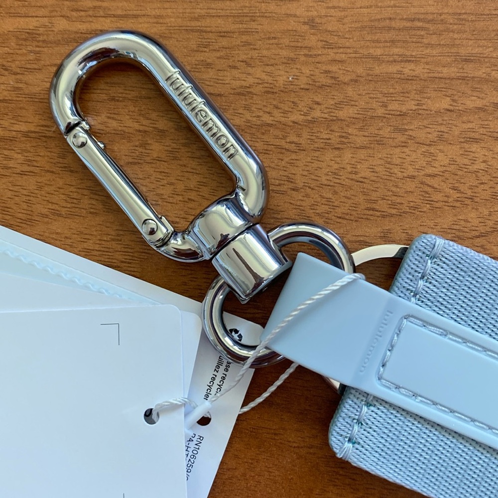 ❤️ Lululemon Never Lost Keychain NWT - Picture 3 of 6